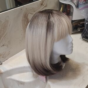 Short Blonde Ombre Synthetic Wig with Brown Roots and Soft Bangs